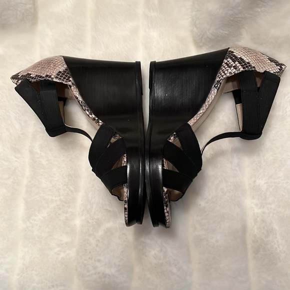 🖤PRICE DROP🖤Calvin Klein Black 5 inch Wedge WORN ONCE/ EXCELLENT CONDITION🖤🖤 - Picture 4 of 7